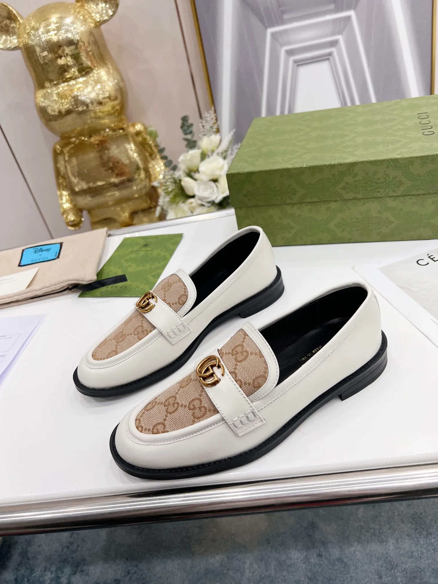 👟👟Ex-factory price 440👟👟 2022 new G family classic design loafers, made of V-shaped quilted effect leather, double G monogram evolved from Gucci, calf leather, mixed sheepskin lining, heel height 1.5 cm, original molded wear-resistant Tpu outsole. Code number 35-42,